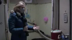 경기도 포천의 한 비닐하우스 숙소를 찾은 로라 비커 BBC 서울 특파원