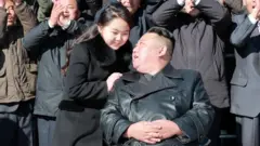 Kim Jong-un and his daughter with North Korean military personnel at a photo session