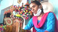 મહિલા