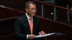 香港預算案2024：財政赤字連續第二年超千億，全面撤銷「辣招」稅拯救樓市
