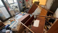 Una vista de un apartamento dañado tras un terremoto en alta mar, en la ciudad de Nuevo Taipei, Taiwán, el 3 de abril de 2024.