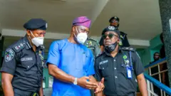Seyi Makinde atawọn ọlọpaa