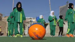 हज़ारा मुस्लिमों पर अक्सर सुन्नी चरमपंथी गुट हमला करते रहते हैं.