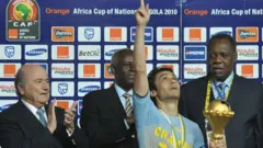 Kapiteni Ahmed Hassan ateruye igikombe mu 2010