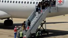 تشرف اللجنة الدولية للصليب الأحمر على تبادل الأسرى
