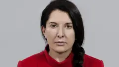 Performans „Umetnik je prisutan" koji je trajao tri meseca u muzeju MoMA u Njujorku