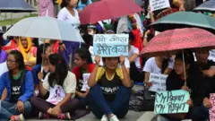मेरो कोख, मेरो बच्चाः समान अधिकारको माग गर्दै महिला अधिकारकारकर्मीहरू