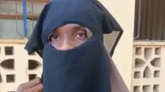 Aworan Umar Ali to mura bi obinrin wọ inu ile ibusun awọn akẹkọ ile ẹkọ olukọni ijọba apapọ Kano ni.