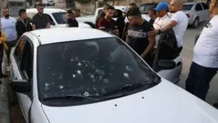 Автомобиль с пулевыми пробоинами