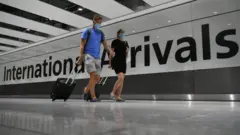Uluslararası seyahat bir çok ülke tarafından yine sınırlandı