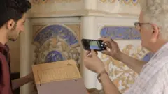 كثف مهتمون بالتراث جهودهم لتصوير تلك المقابر وتوثيق محتوياتها قبل هدمها المحتمل