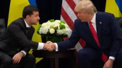 US President Donald Trump and Ukrainian President Volodymyr Zelensky shake hands during a meeting in New York on 25 September 2019,