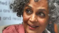अरुंधती रॉय