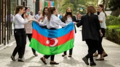 Perayaan di Baku menyambut kesepakatan.