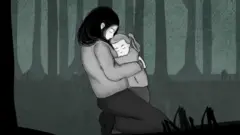 Madre abraza a su hija