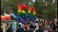 ニューヨークの「プライド」行進に15万人