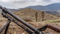 Demarkasiya xəttində duran Ermənistan hərbiçiləri