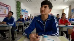 Хитой лагеридаги уйғур йигит