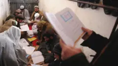 د څرخي بله زندانیان