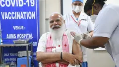 కోవిడ్ టీకా వేయించుకున్న ప్రధాని మోదీ
