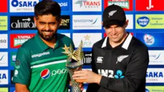 নিউজিল্যান্ডের সরকার পাকিস্তানে নিরাপত্তা নিয়ে উদ্বেগ প্রকাশ করার পর নিউজিল্যান্ডের ক্রিকেট বোর্ড এই সফর বাতিল করেছে।