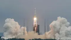 Gantaalka ayaa hawada sare loo diray dhowaan