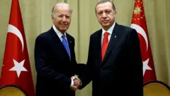 أردوغان (يمين) وبايدن. صورة أرشيفية