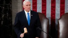 مايك بنس في 6 يناير/كانون الثاني 2021