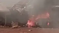 Foto si n'ihe onyonyo ahụ na-egosi ụlọ na-agba ọkụ ebe a sị bụ ahịa Nkwọ Inyi