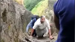 தள்ளாத வயதில் மலையேற்றம் செய்து வைரலான மூதாட்டி
