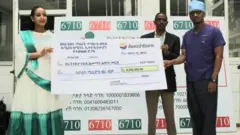 Artist Masarat Mbaraatee waldhaanse onneef gumaacha walitti qabde yoo galii gootu