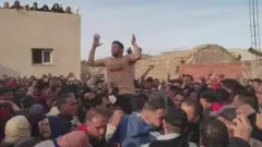 تظاهرات غاضبة أثناء حمل نعش اللاعب التونسي نزار العيساوي