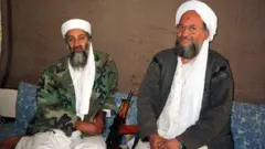 أسامة بن لادن (يسار) وخليفته أيمن الظواهري (يمين) قتلا الآن على يد القوات الأمريكية.