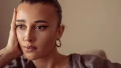 Daisy Maskell, DJ de la emisora británica Kiss FM