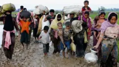 රෝහින්ග්‍යා මුස්ලිම්වරු 750,000ක් දේශසීමාව තරණය කොට බංග්ලාදේශයට පලා ගියහ