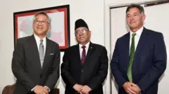 अमेरिकी सहायक विदेशमन्त्री डोनाल्ड लूले नेकपा माओवादी केन्द्रका अध्यक्ष पुष्पकमल दाहालसँगको भेटघाट गरेका छन्