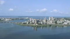 "Le Plateau" quartier des affaires Abidjan est situé au milieu de la lagune Ebrié.