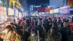 「消費降級」和「中產返貧」：中國疫情後經濟復蘇乏力下的現象