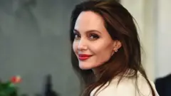 قوبل فيلم "الأبديون" بسلسلة من طلبات الرقابة المحلية بتعديلات، لم توافق عليها شركة ديزني