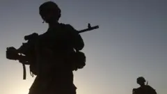 صورة ظلية لجنود أمريكيين