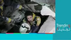 زلزال تركيا وسوريا.. فرحة طفل سوري تم إنقاذه من تحت أنقاض الزلزال وسط مشاهد مؤثرة