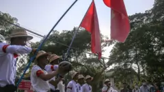 တောင်းဆိုချက်တစ်ချက်ပဲ ရသေးလို့ သပိတ်စခန်း ဆက်ဖွင့်ထားမယ်