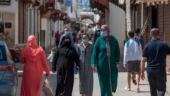 Des campagnes ont été lancées dans les rues de Marrakech pour "sensibiliser au danger du relâchement dans le respect des mesures préventives"
