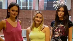 Isabel Davies, Izzy Broadhurst ve Joscelin Story
