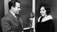 فيروز مع يعقوب مسلم في استوديو راديو بي بي سي عام 1961