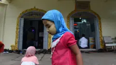 အစ်ပွဲတော်ပြုလုပ်ခဲ့တဲ့ ရန်ကုန်က ဗလီတစ်ခုရှေ့မြင်ကွင်း