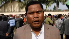 एमाले महाधिवेशन प्रतिनिधि तथा पूर्व माओवादी लडाकू।