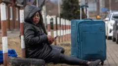 አንዲት አፍሪካዊት በፖላንድ ድነበር አቅውራቢያ