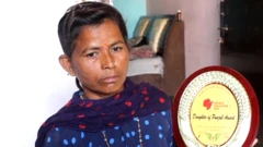 કડિયાકામ કરતાં મહિલા