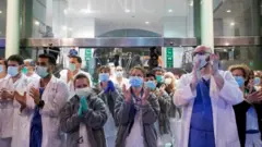 Harka dhahuun toofattaa hojjetoota fayyaa adda-durummaan weerara kana dura dhaabbataa jiraniif halee ta'uu baramaa ta'edha